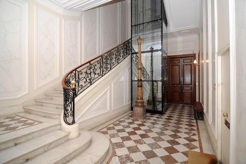 High L' Elysee Faubourg St Honoré * Paris