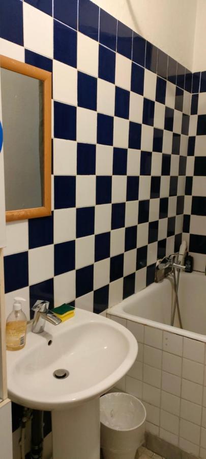 Private Iii For 1 Person Maximum In Our Family In 10, Near La Gare Du Nord Paris