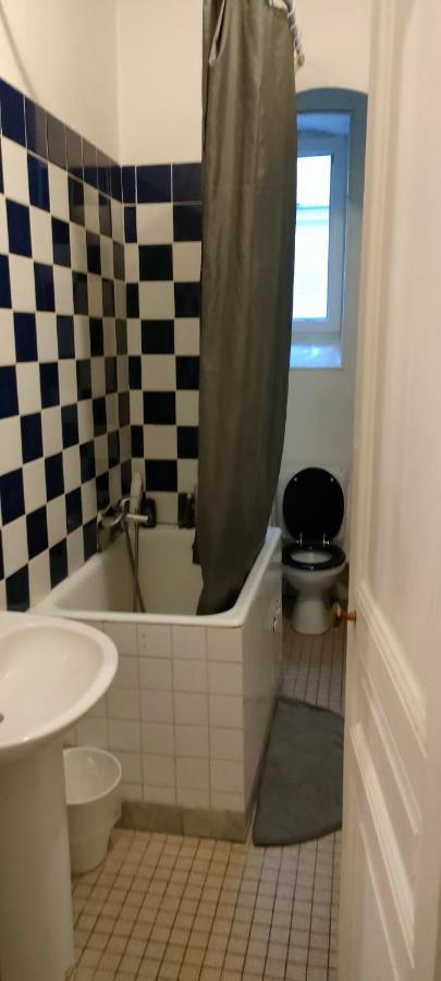 Private Iii For 1 Person Maximum In Our Family In 10, Near La Gare Du Nord Homestay