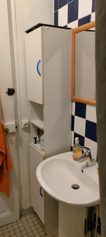Private Iii For 1 Person Maximum In Our Family In 10, Near La Gare Du Nord Homestay
