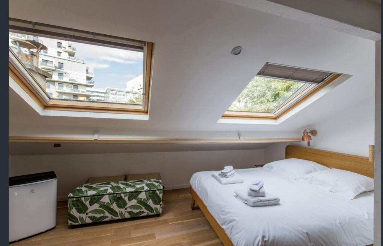 Petit Lumineux Et Atypique à 14. Appartement