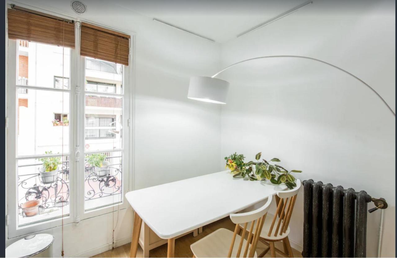 Appartement Petit Lumineux Et Atypique à 14.