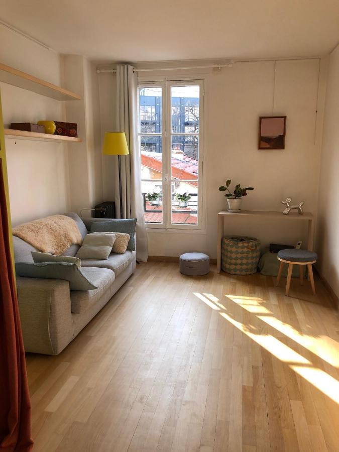 Petit Lumineux Et Atypique à 14. Appartement Paris