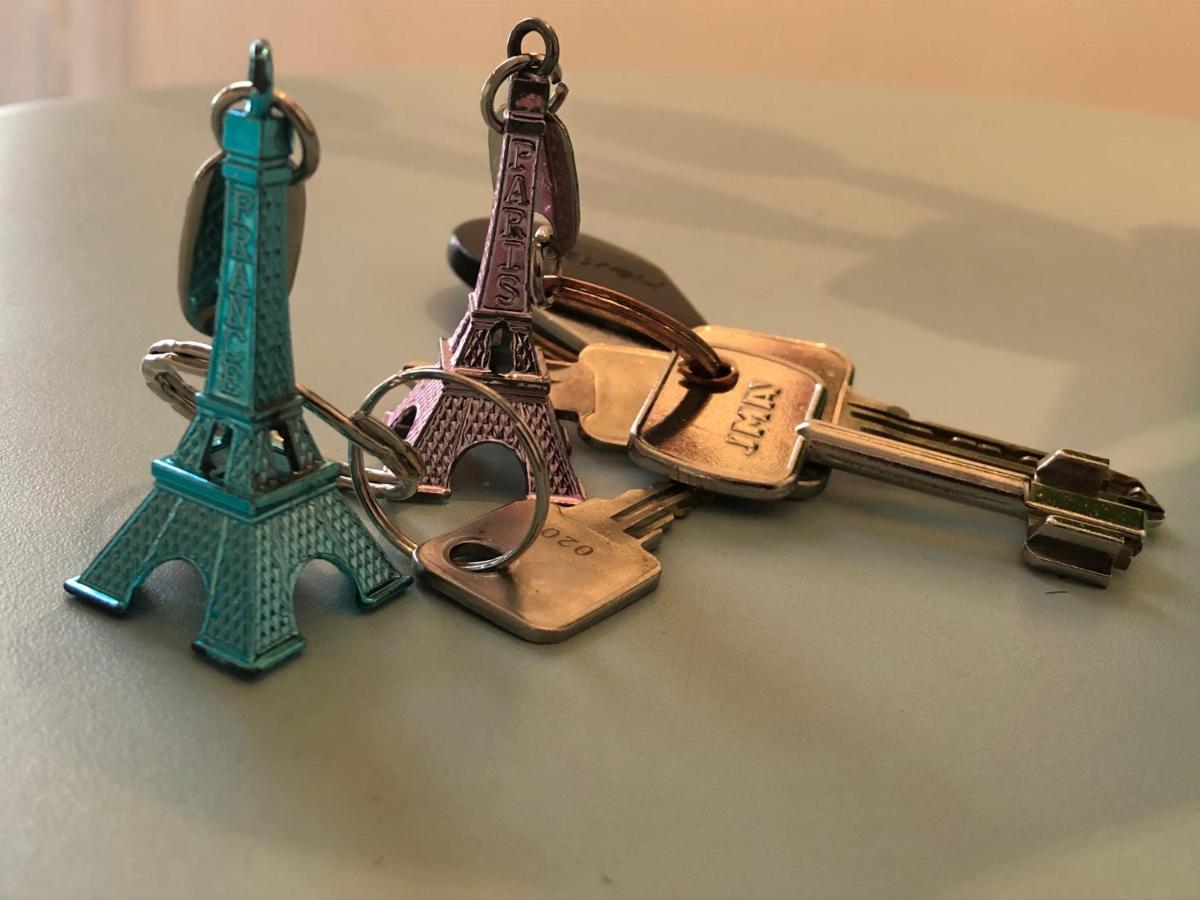 Petit Lumineux Et Atypique à 14. Appartement *