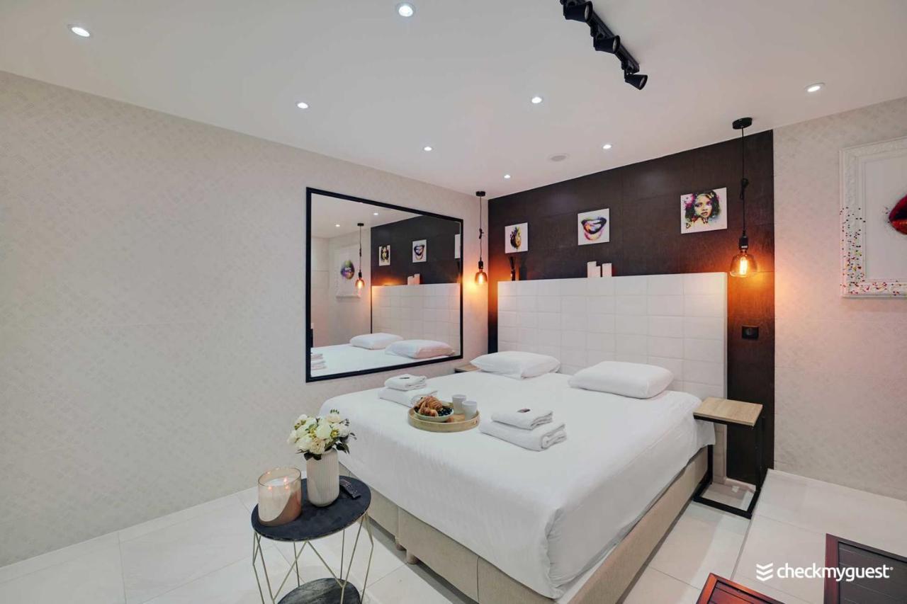 Rochechouart Apartment *