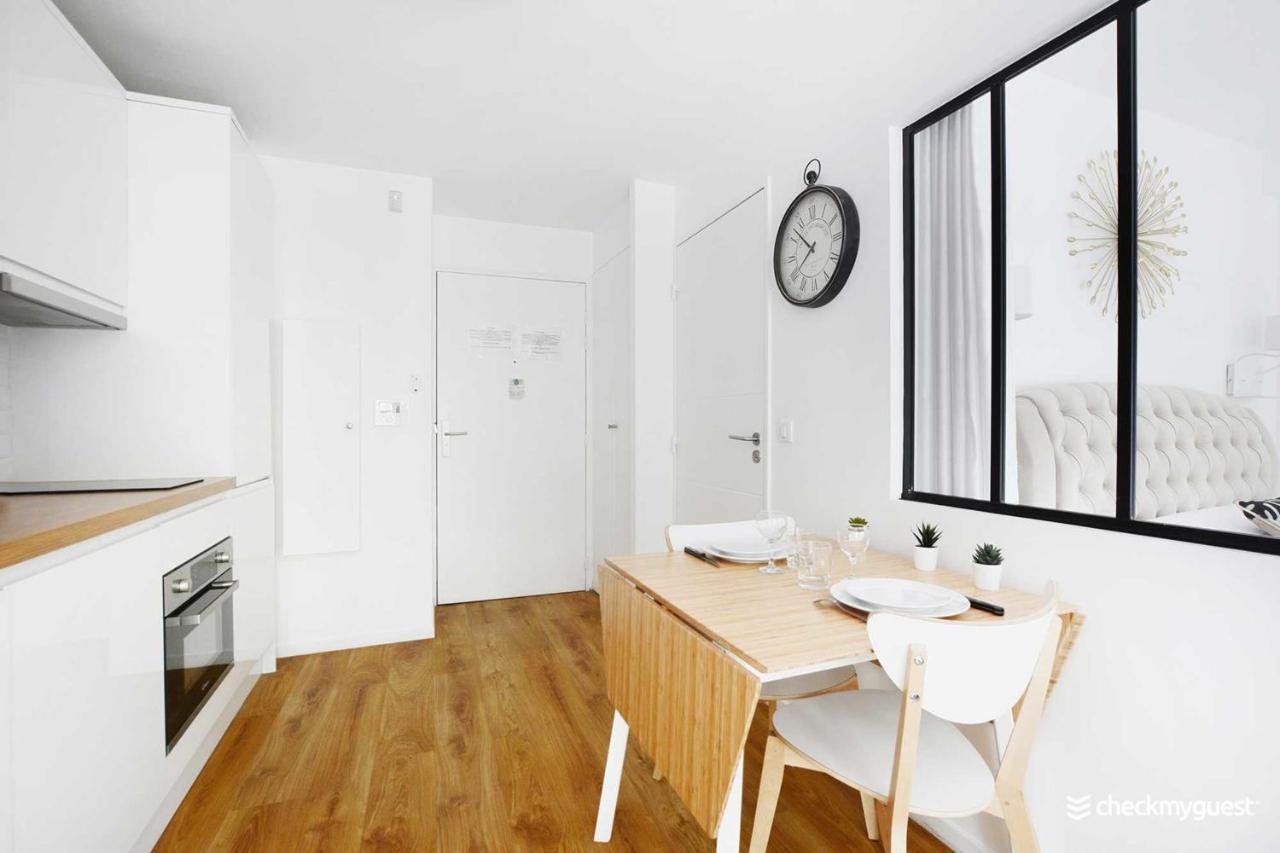 Rochechouart Apartment