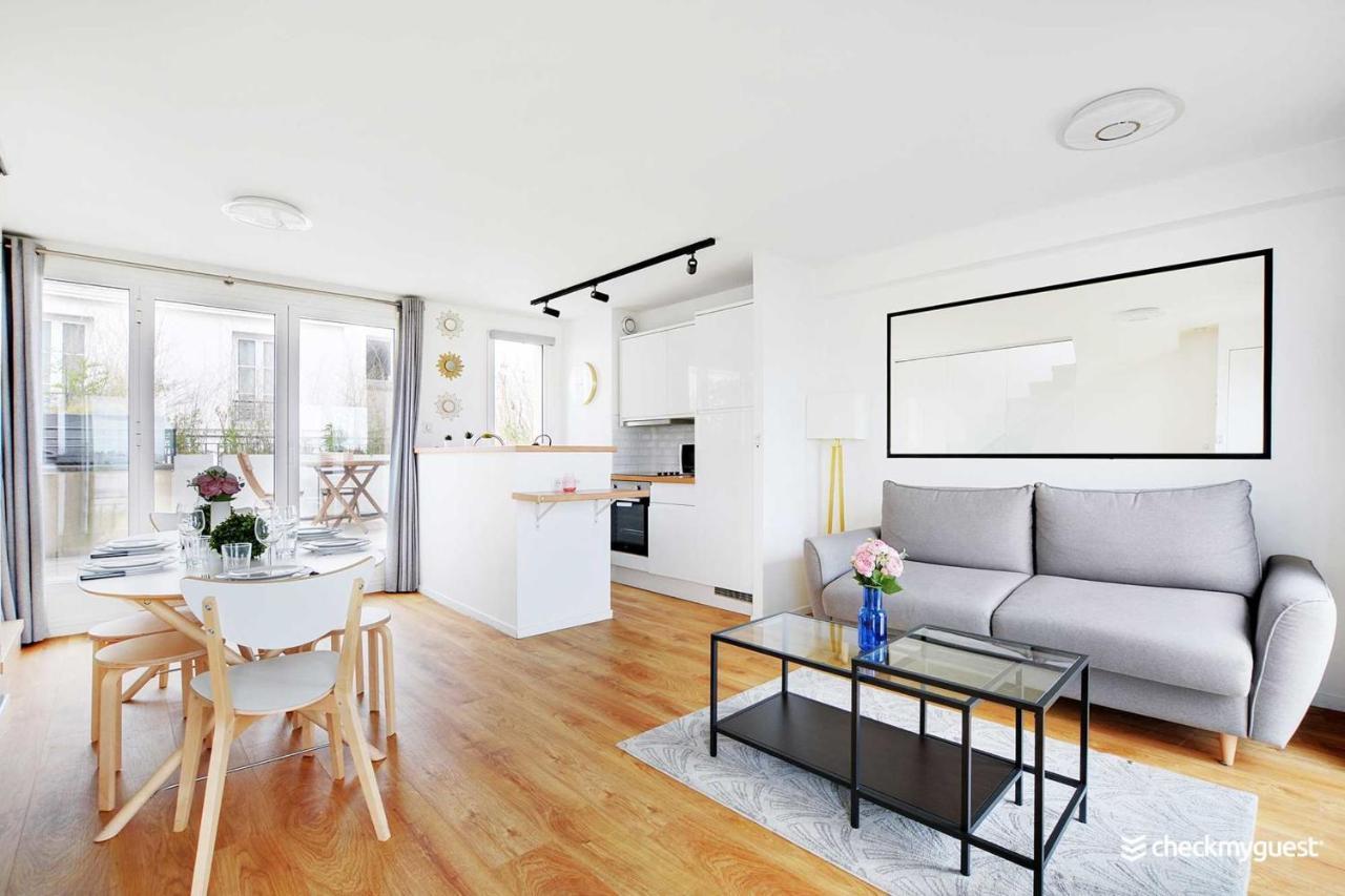 Rochechouart Apartment *