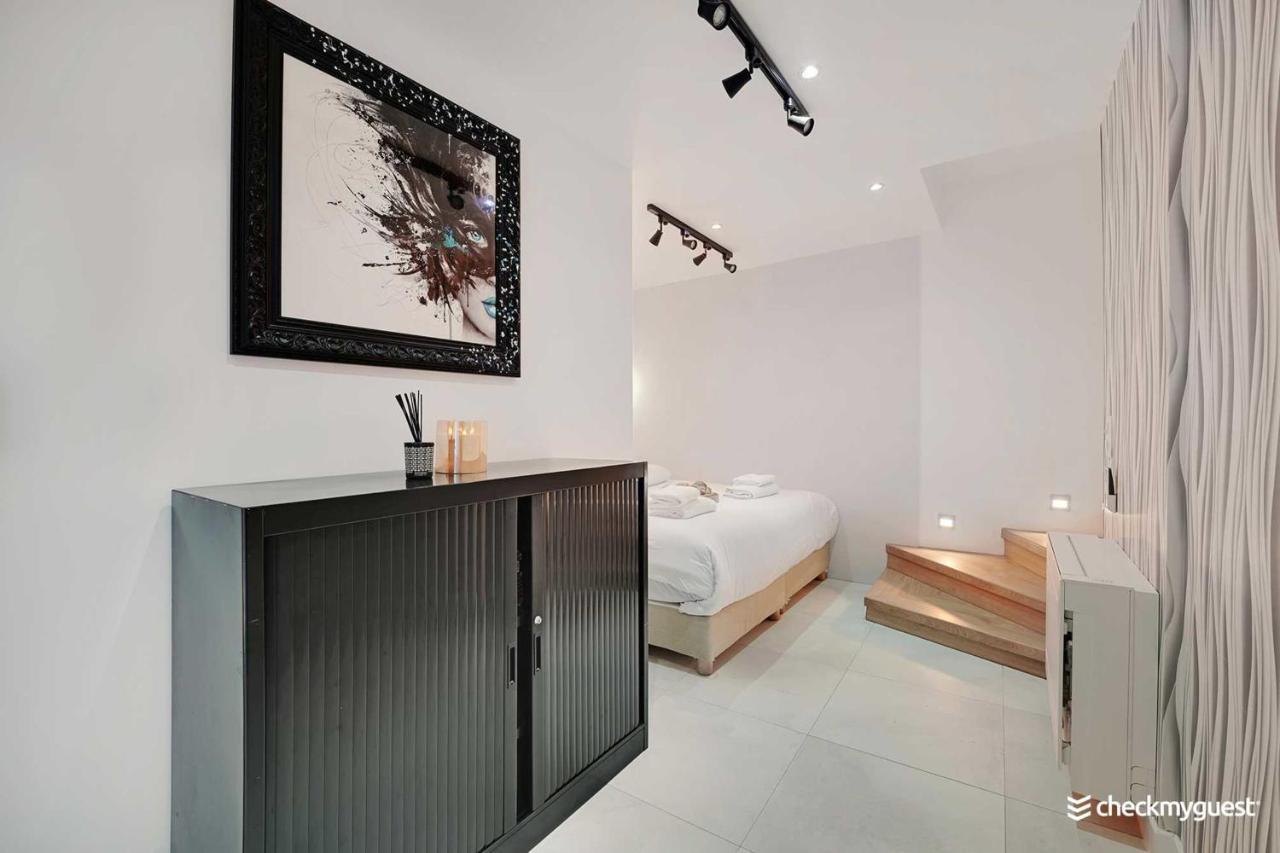 Rochechouart Apartment *