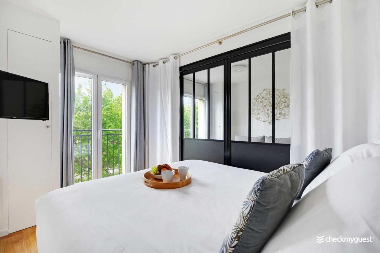 Rochechouart Apartment