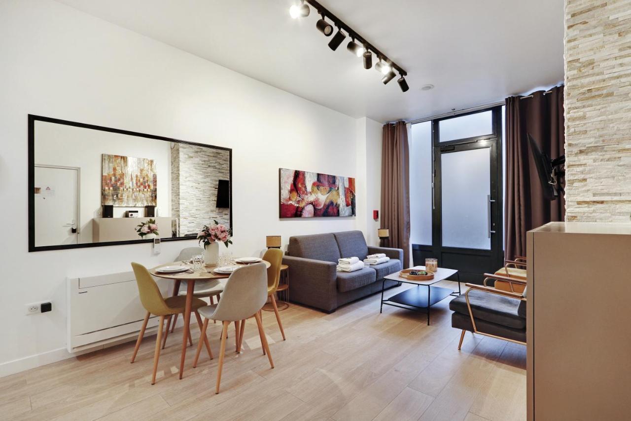 Rochechouart Apartment *