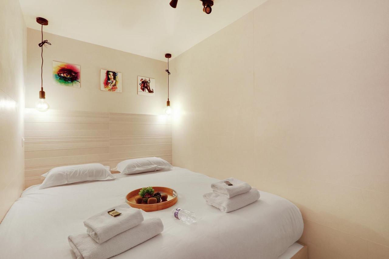 Apartment Rochechouart Paris