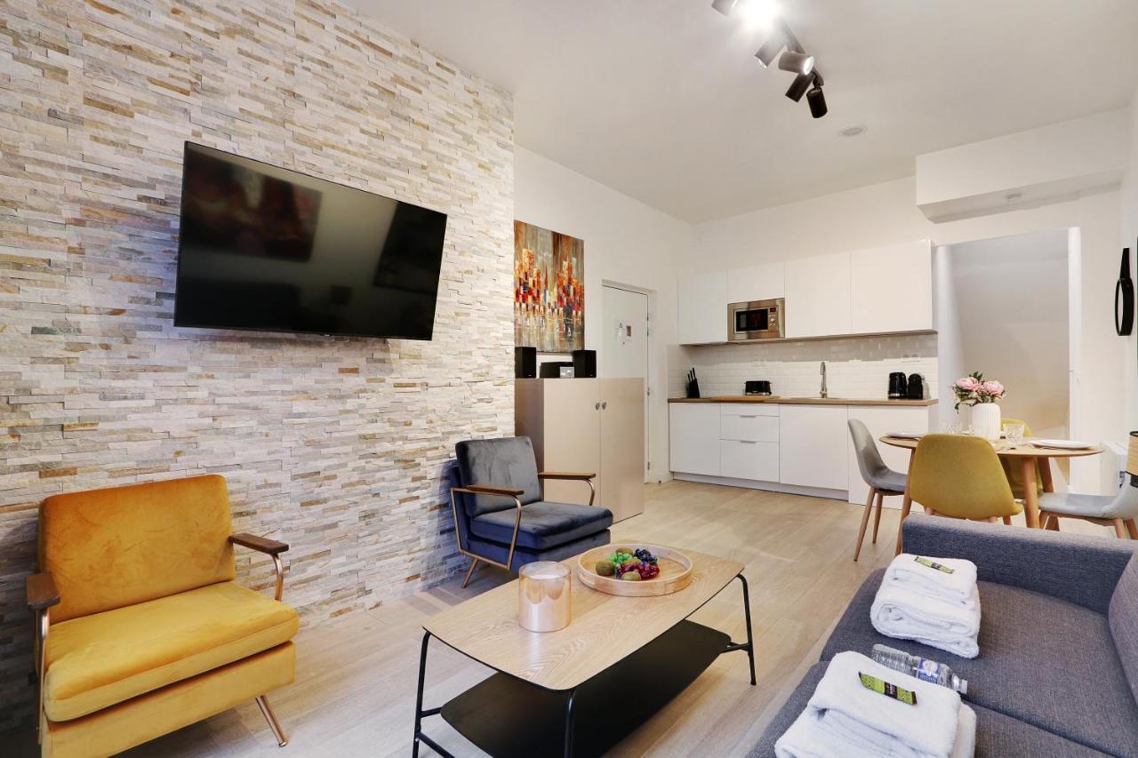 Rochechouart Apartment *