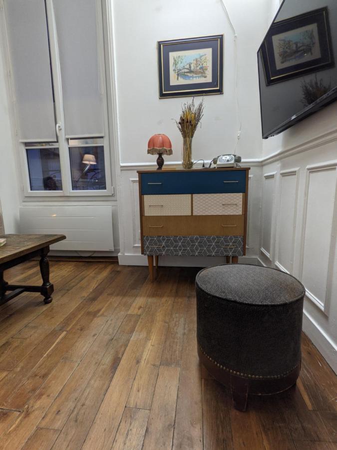 Private Acces To The Flat. Charming Parisian. Maison d'hôtes Paris