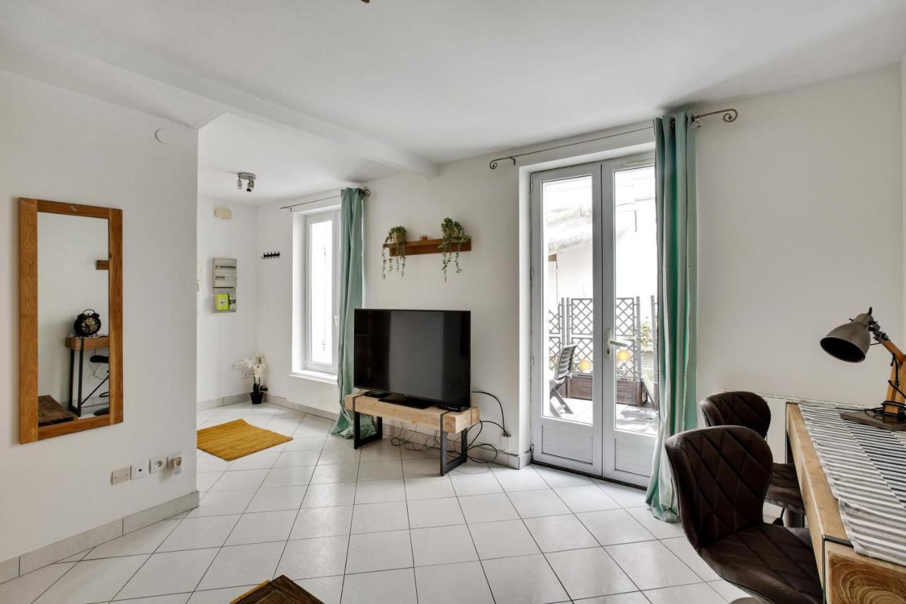 Appartement Chic Studio With Terrace Downtown