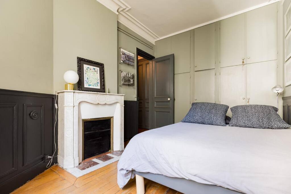Spacious And Bright 2 Bedroom Apartment, Typically Parisian, Montmartre-opera,