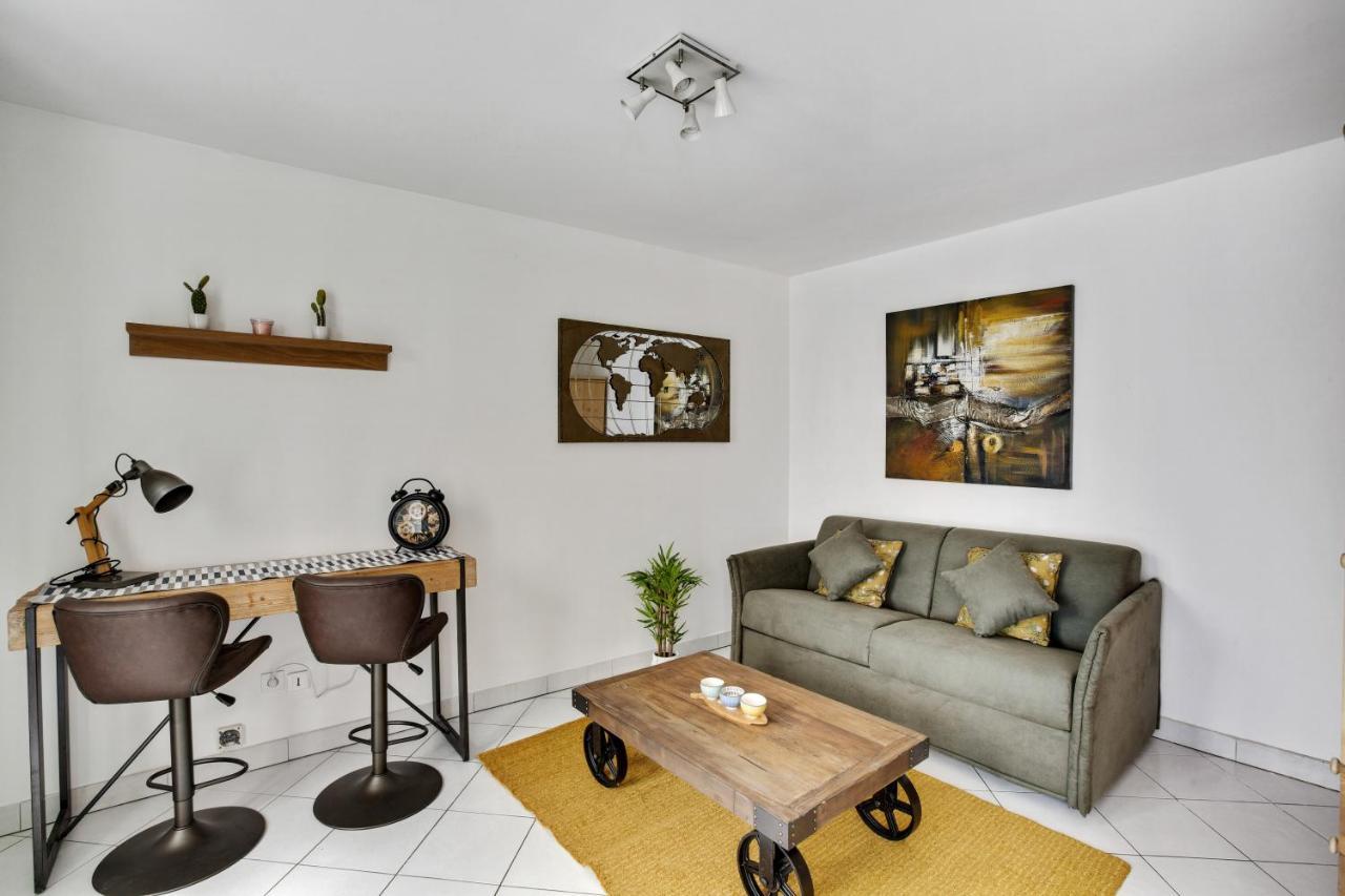 Appartement Chic Studio With Terrace Downtown