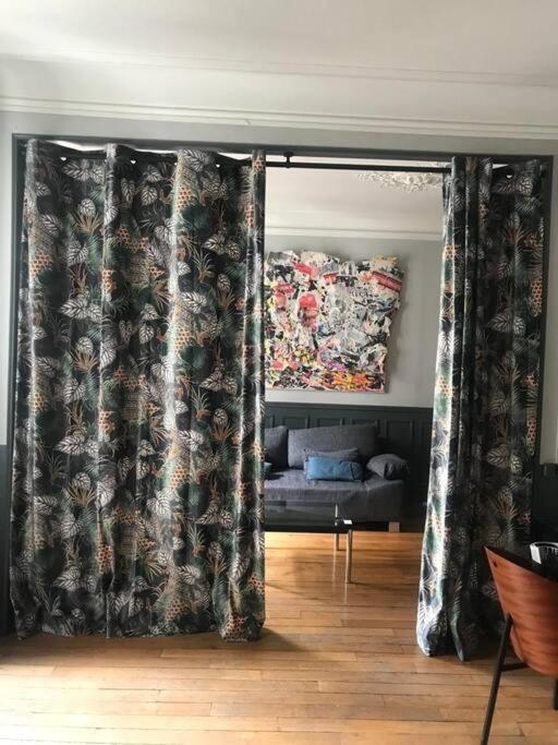 Spacious And Bright 2 Bedroom Apartment, Typically Parisian, Montmartre-opera, Appartement