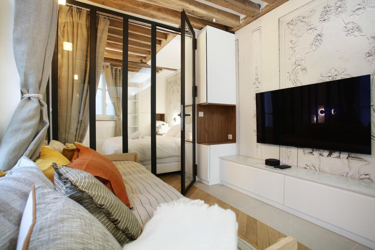 Appartement Superb Place Des Vosges Le Marais