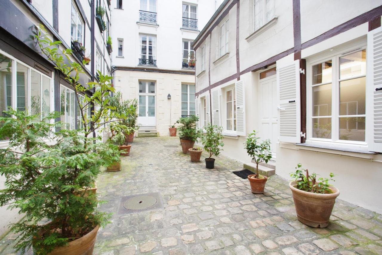 Superb Place Des Vosges Le Marais *