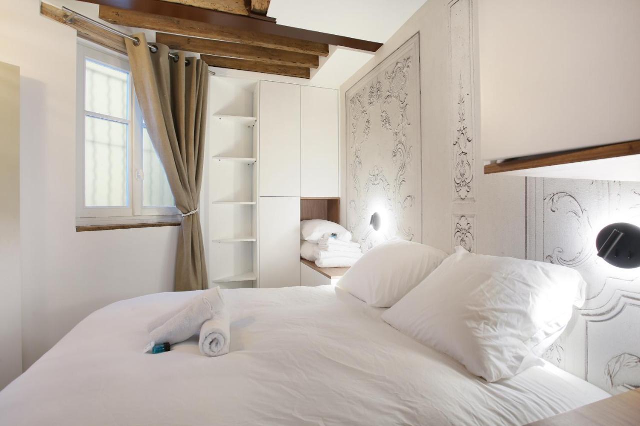 Appartement Superb Place Des Vosges Le Marais