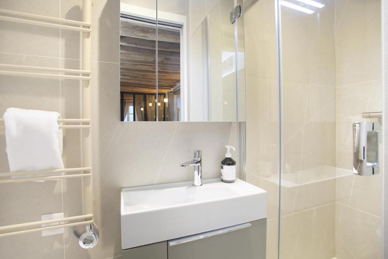 Appartement Superb Place Des Vosges Le Marais *