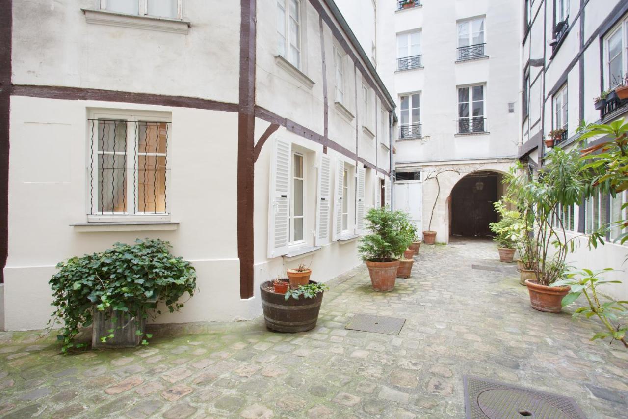 Superb Place Des Vosges Le Marais *