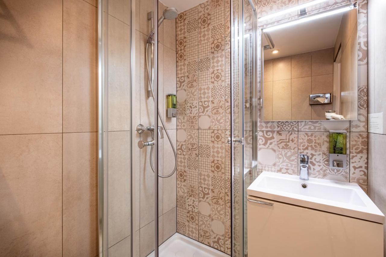 Hotel Eiffel Segur