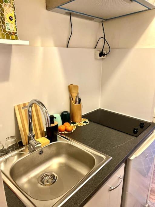 Apartment Charmant Studio Paris Paris