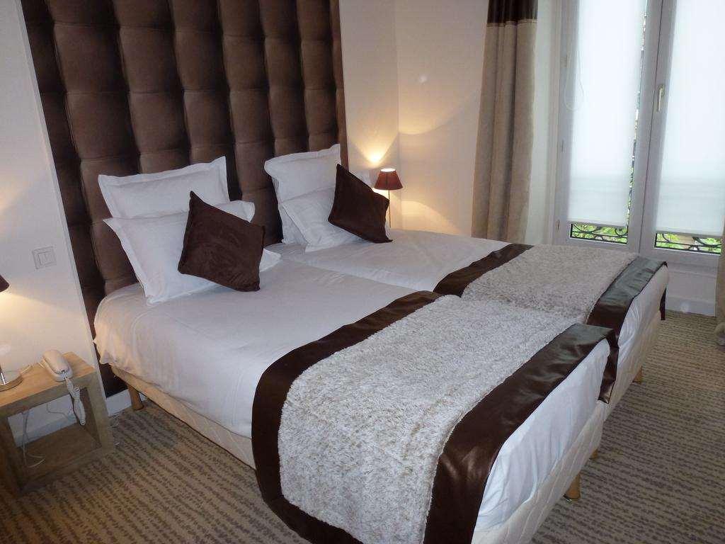 Hotel B Square 3*