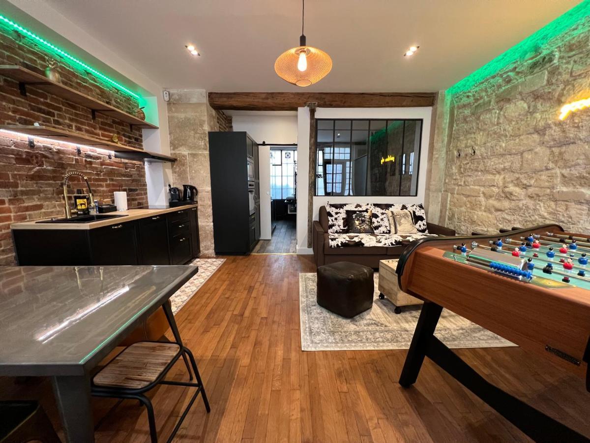 Apartment Good Vibes Luxurious Loft In 11th, With Ac & Table Football *