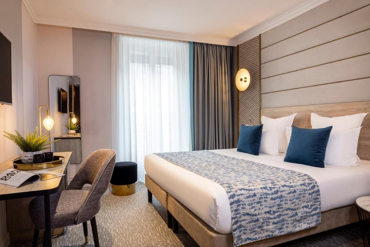 Nude - Color Vision Hotel