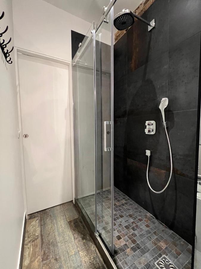 Apartment Good Vibes Luxurious Loft In 11th, With Ac & Table Football *