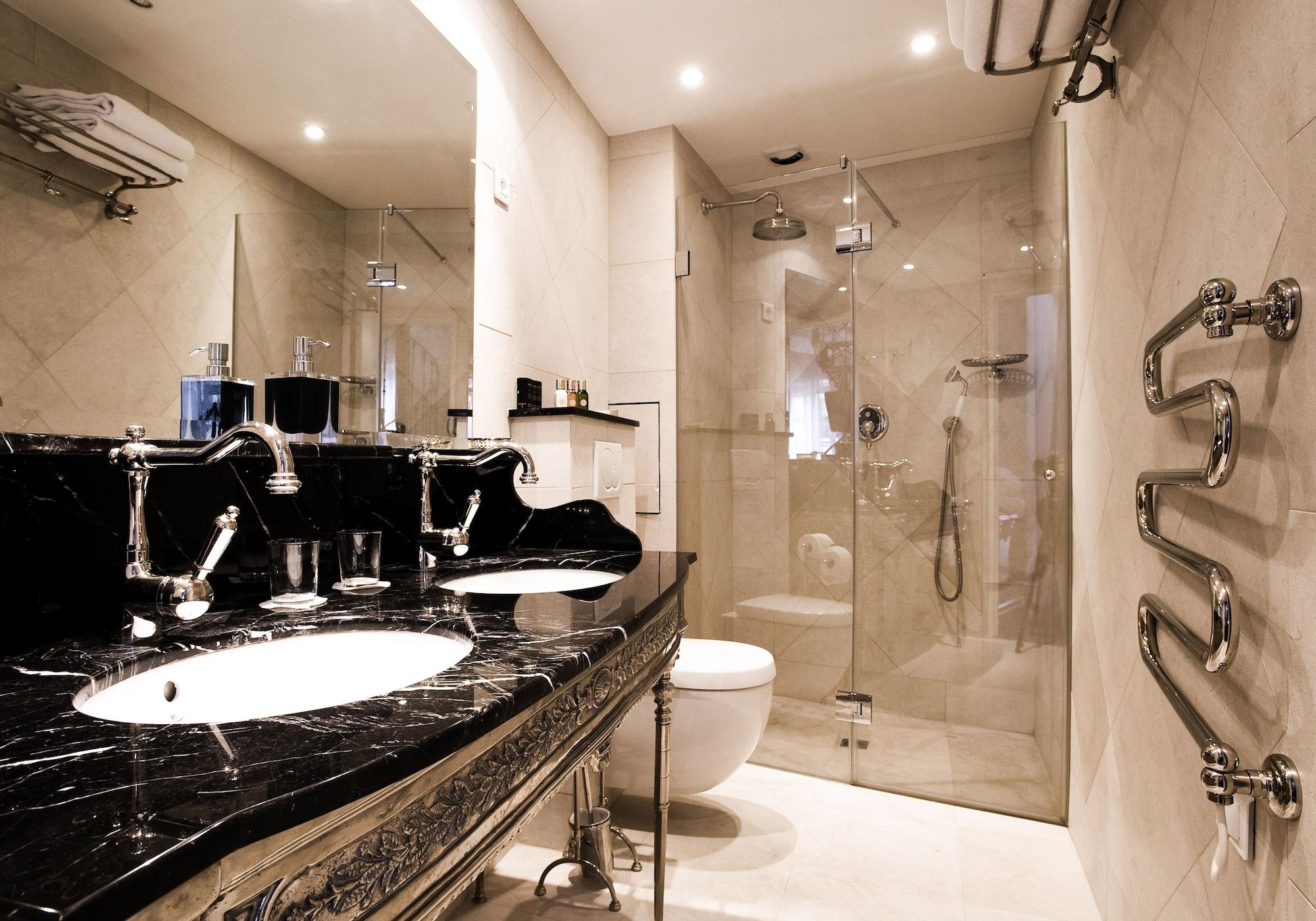 Boutique Konfidentiel Hotel 4*