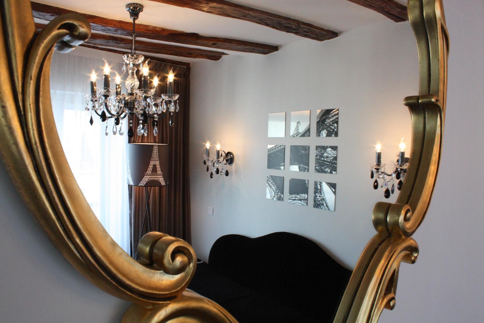 Boutique Konfidentiel Paris