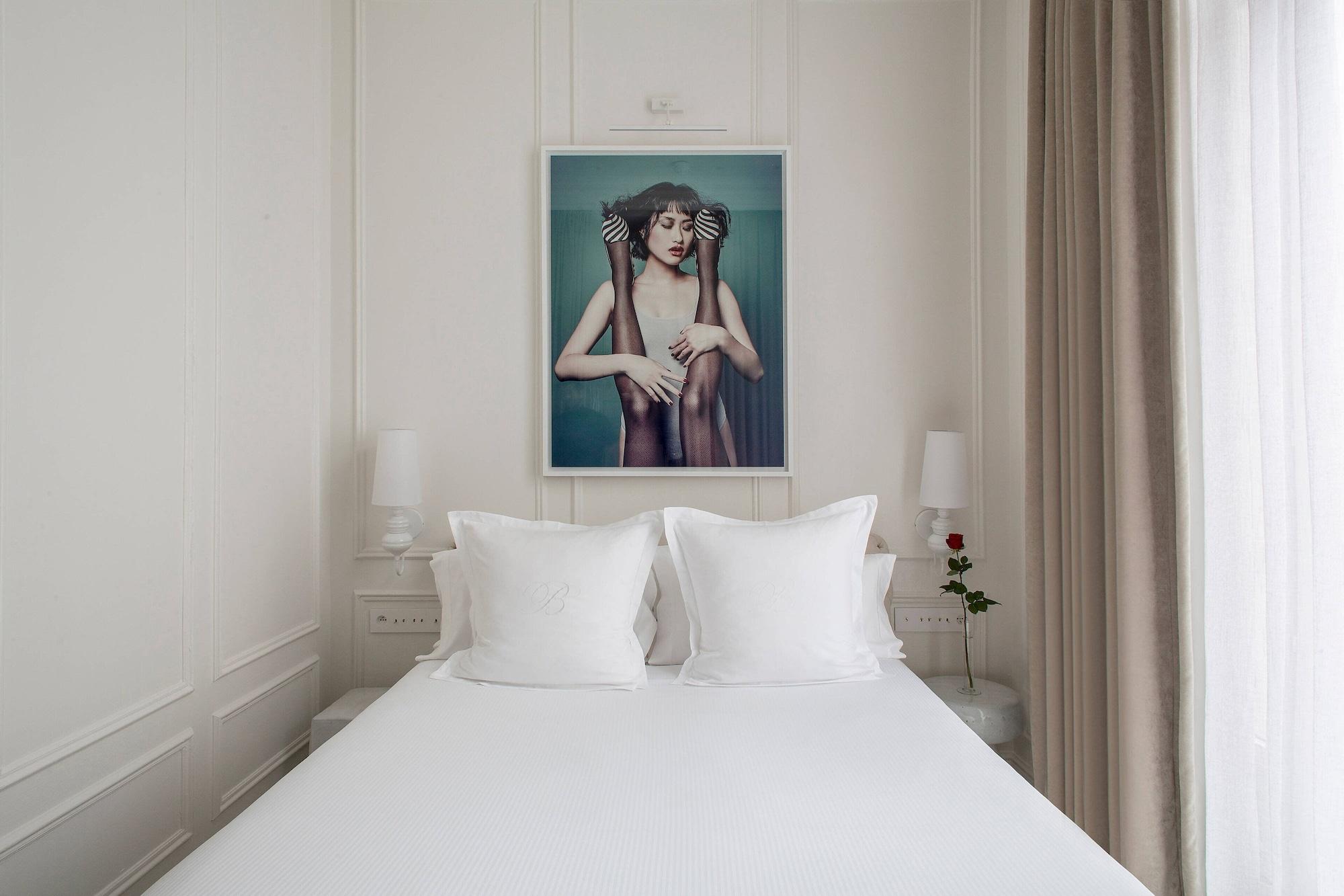 Banke Opera, Autograph Collection Paris