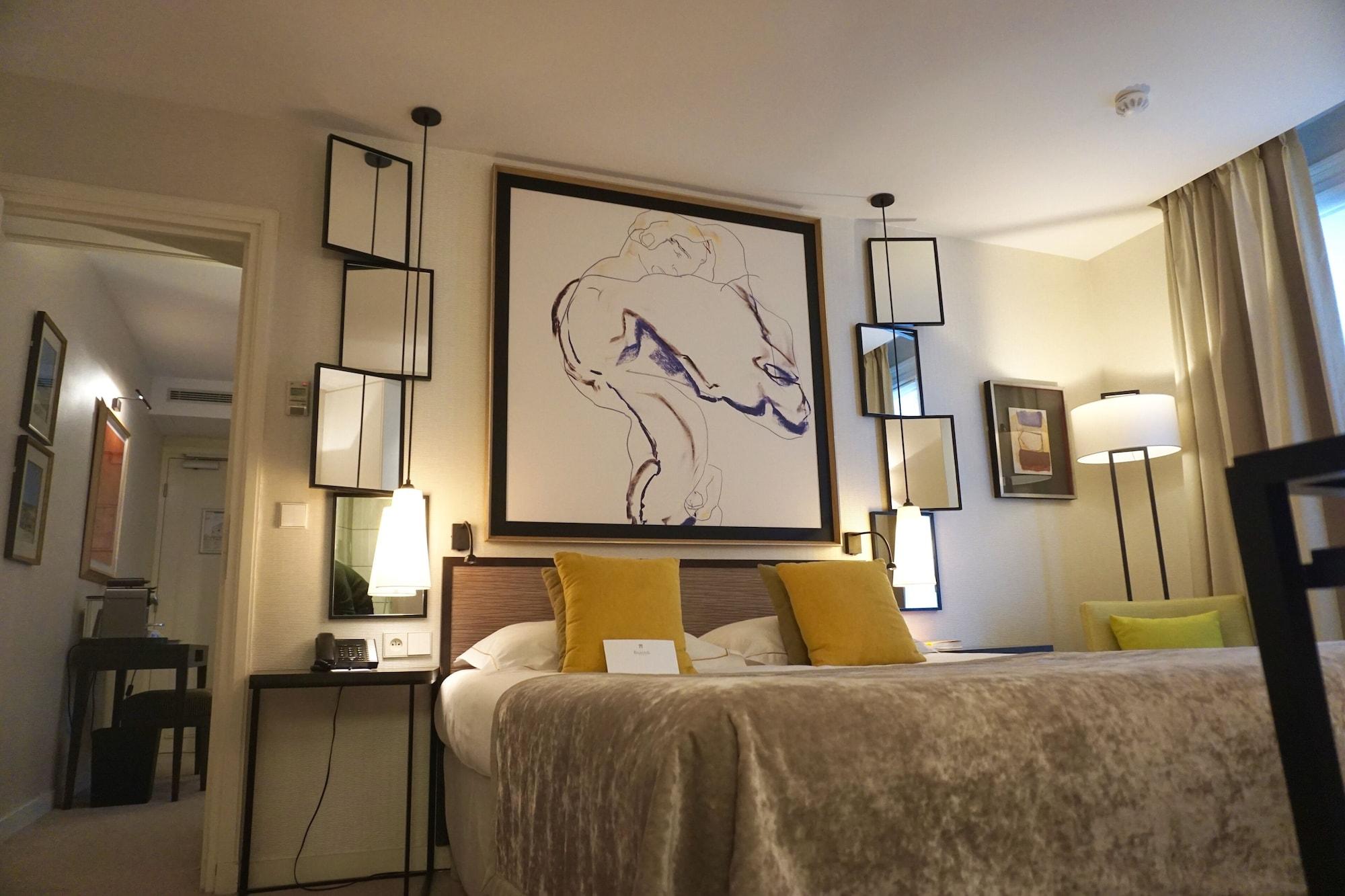 Hotel Balmoral Champs Elysées Paris