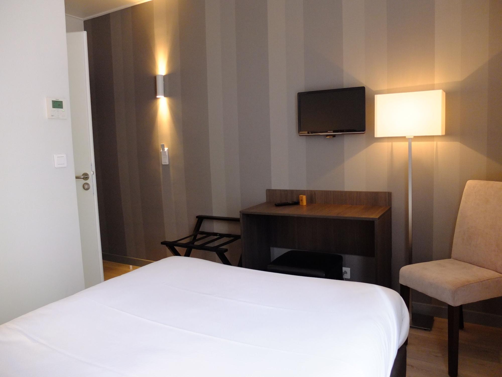 Hotel De Flore - Montmartre 3*