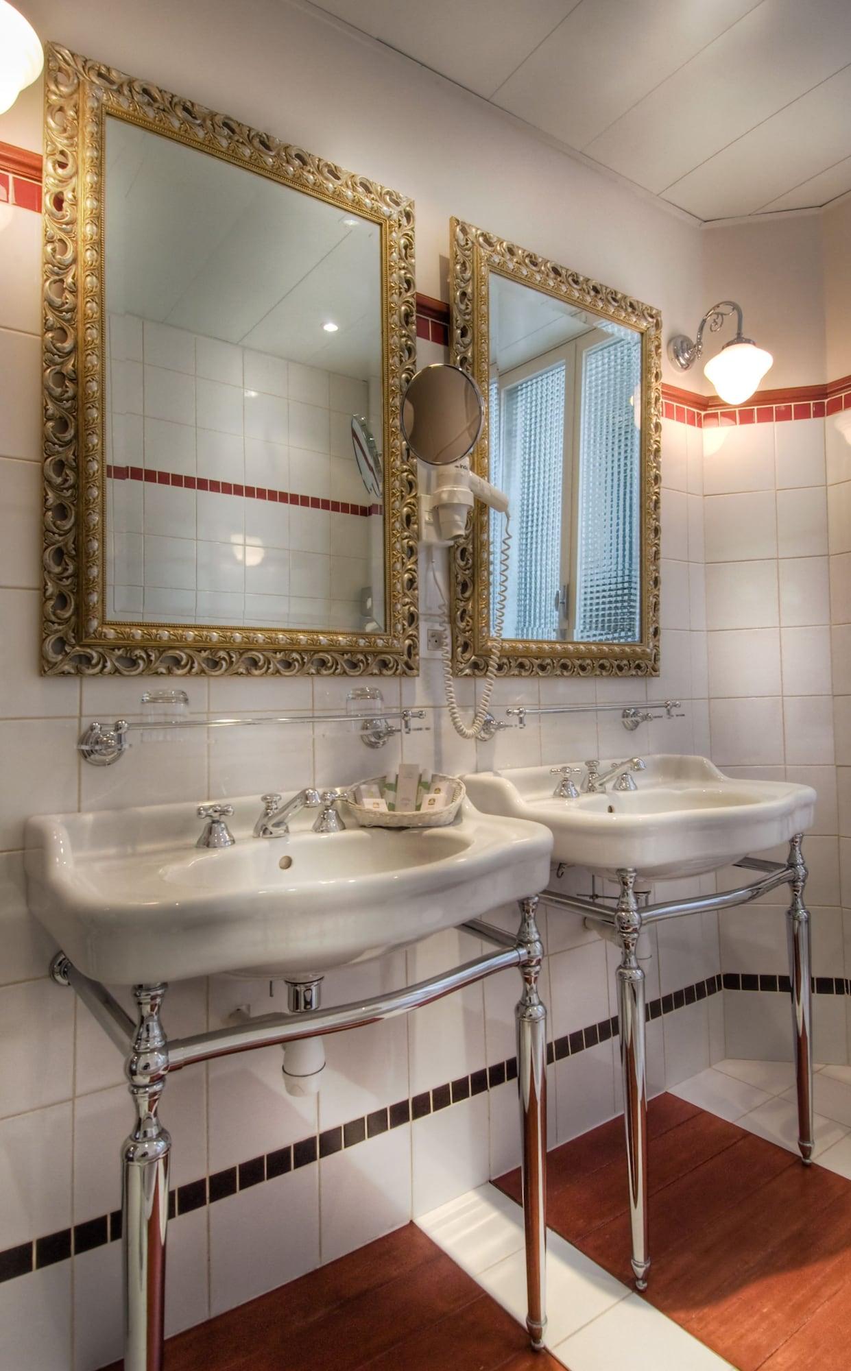 Western Premier Trocadero La Tour Hotel 4*