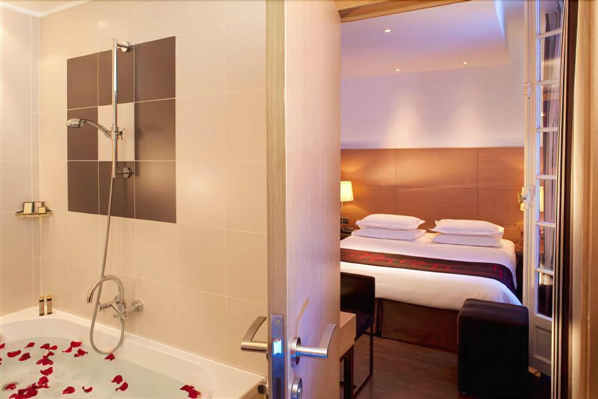 Villathena 3*
