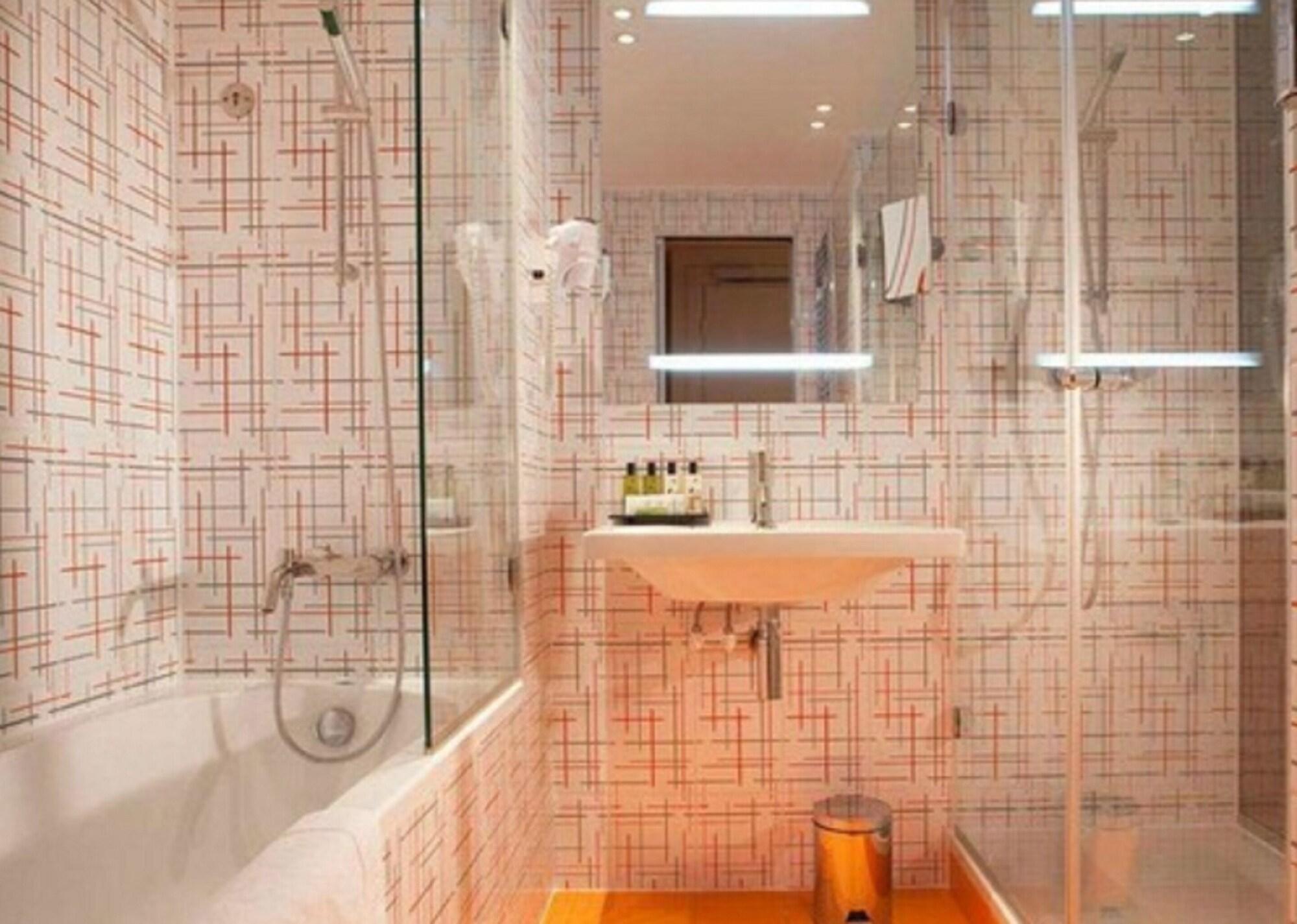 Hotel Cristal Champs Elysees Paris