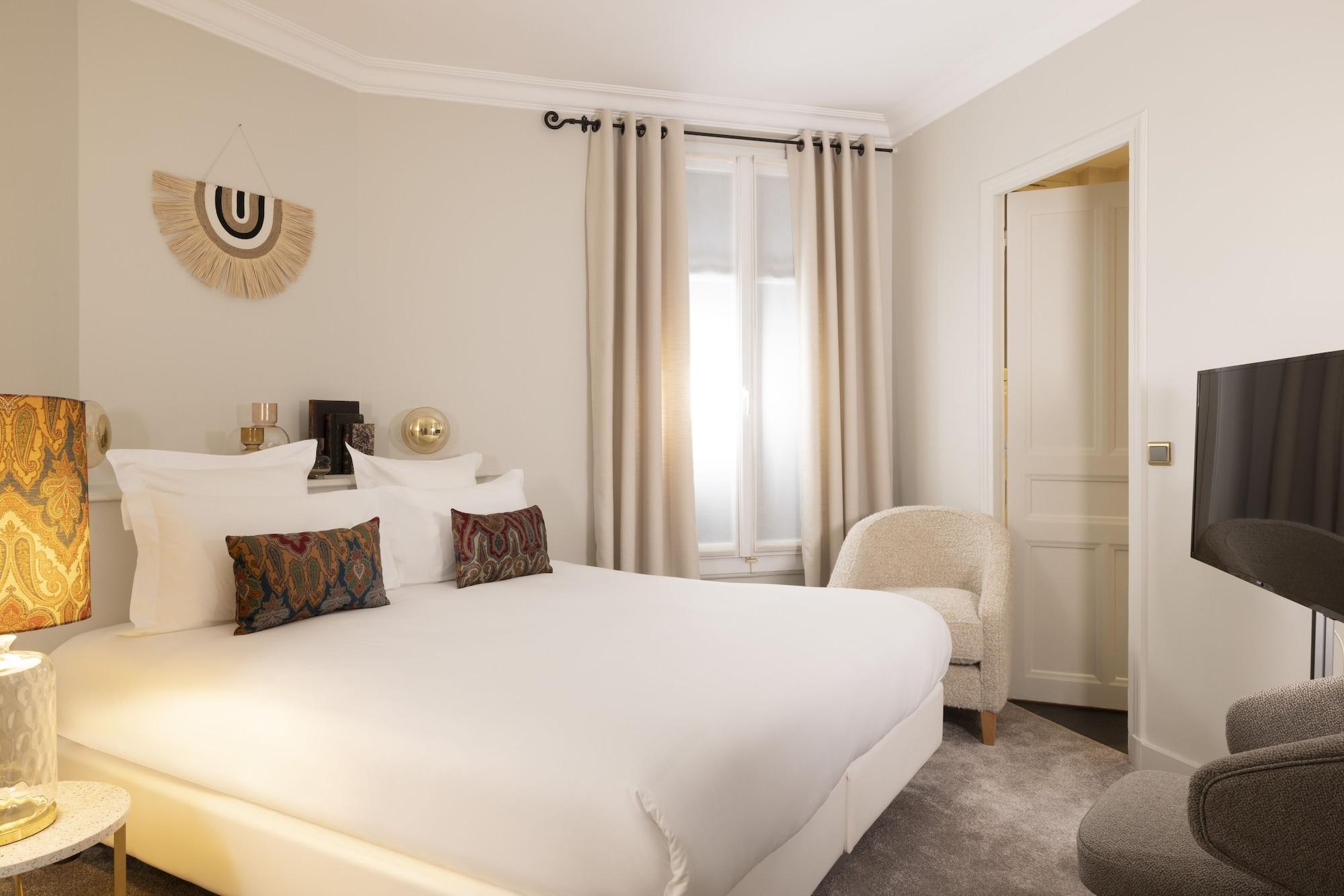 Hotel De Banville 4*