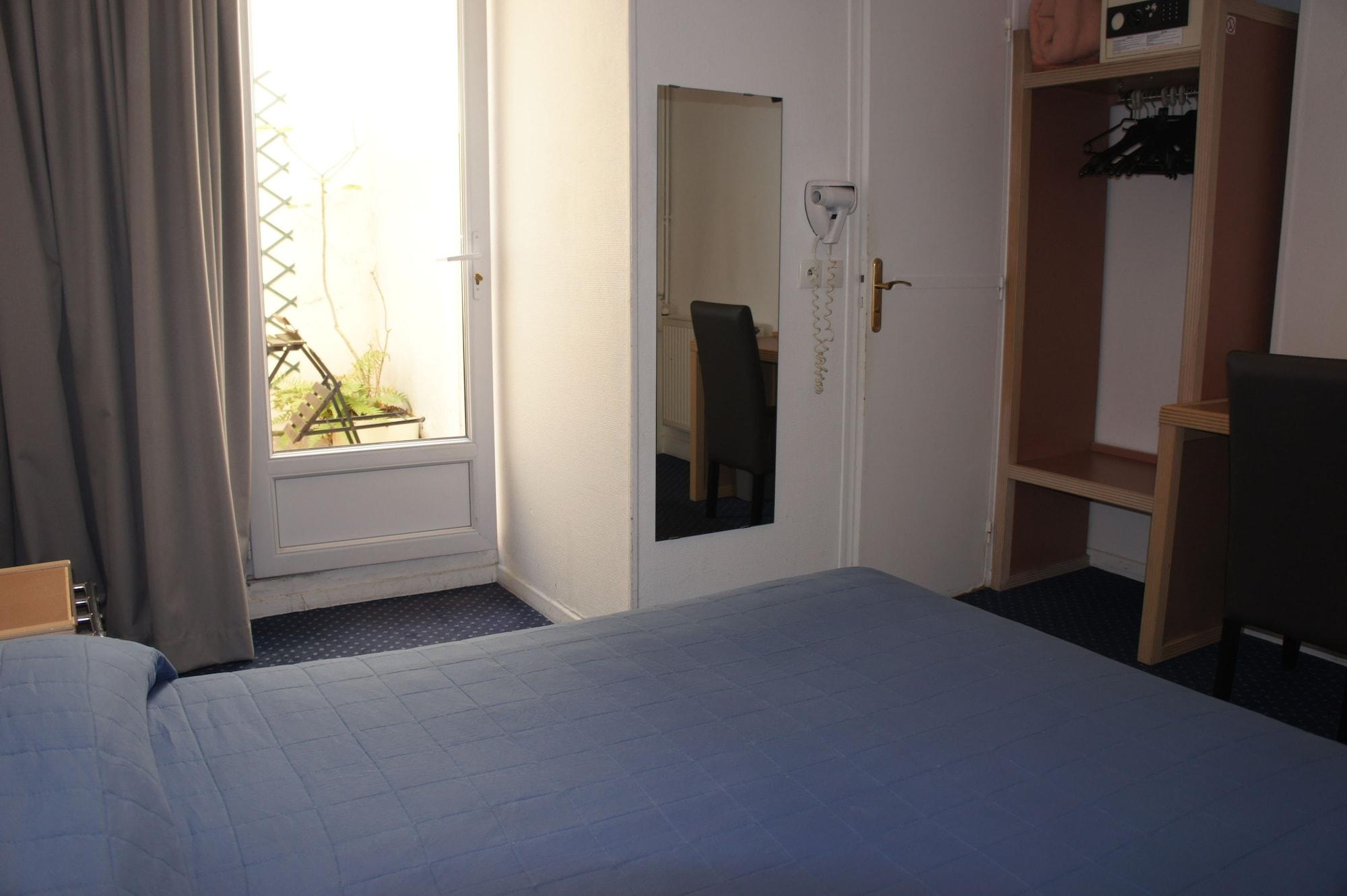 Edgar Quinet Hotel Paris