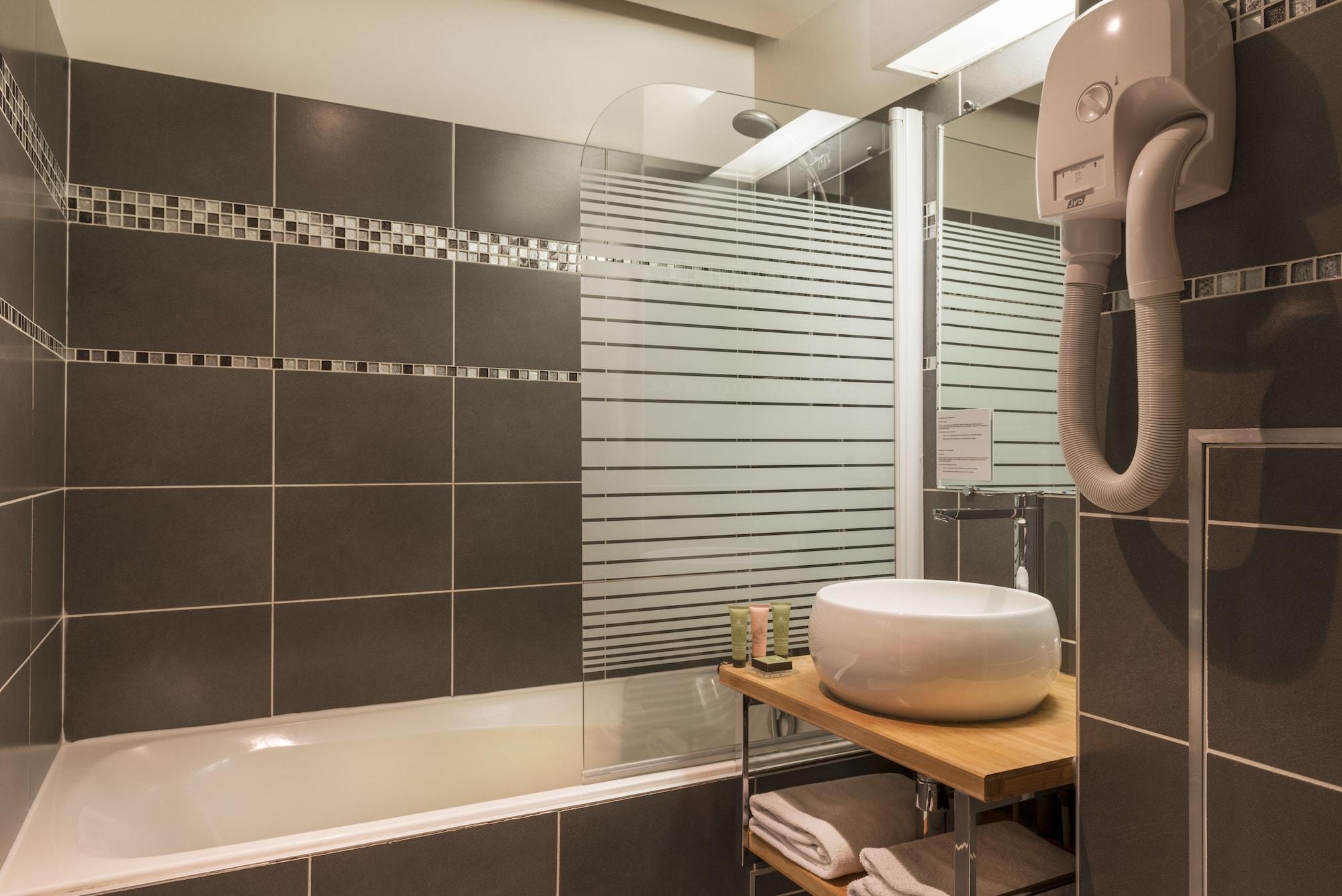 Volney Opera Hotel 3*
