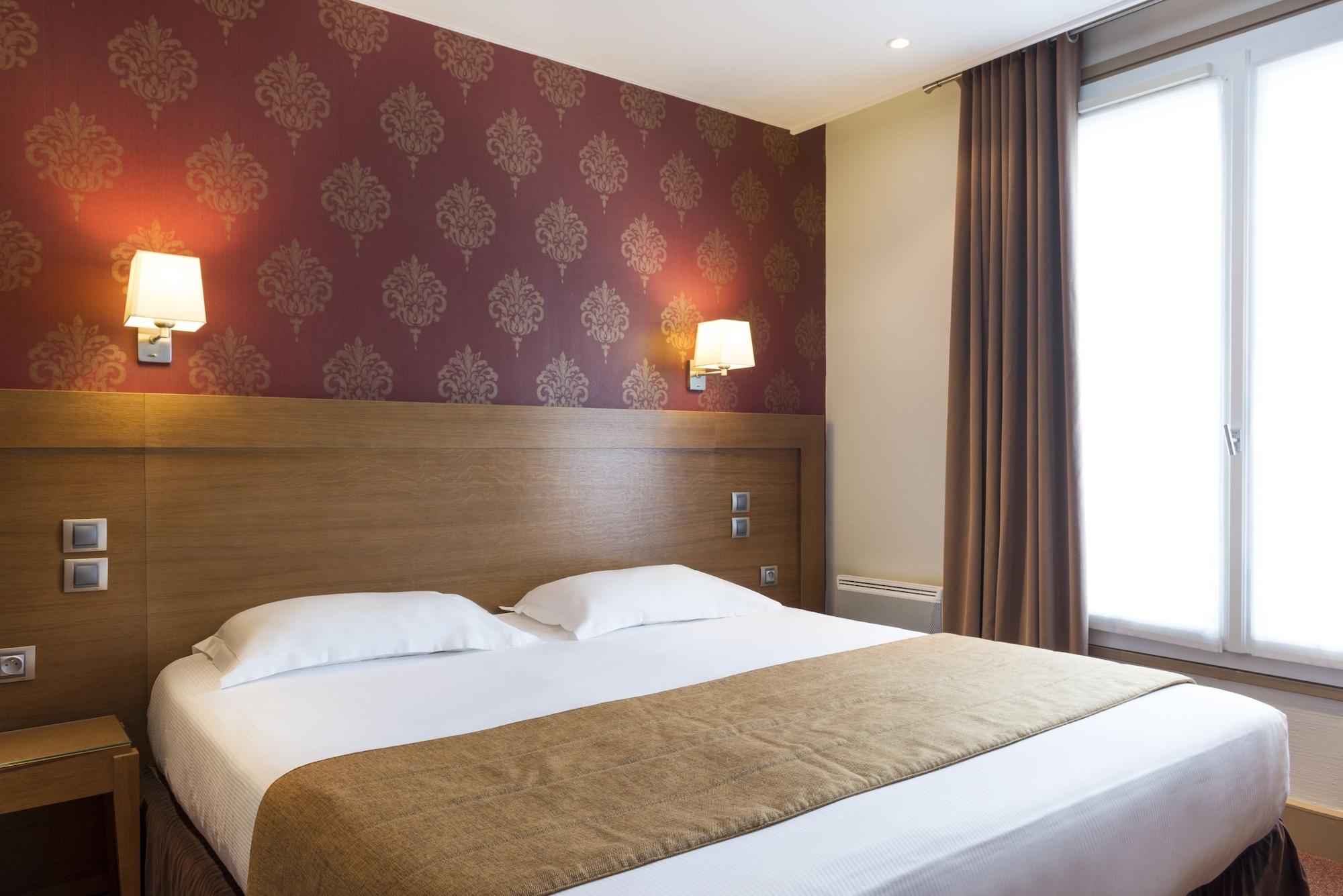 Volney Opera Hotel 3*