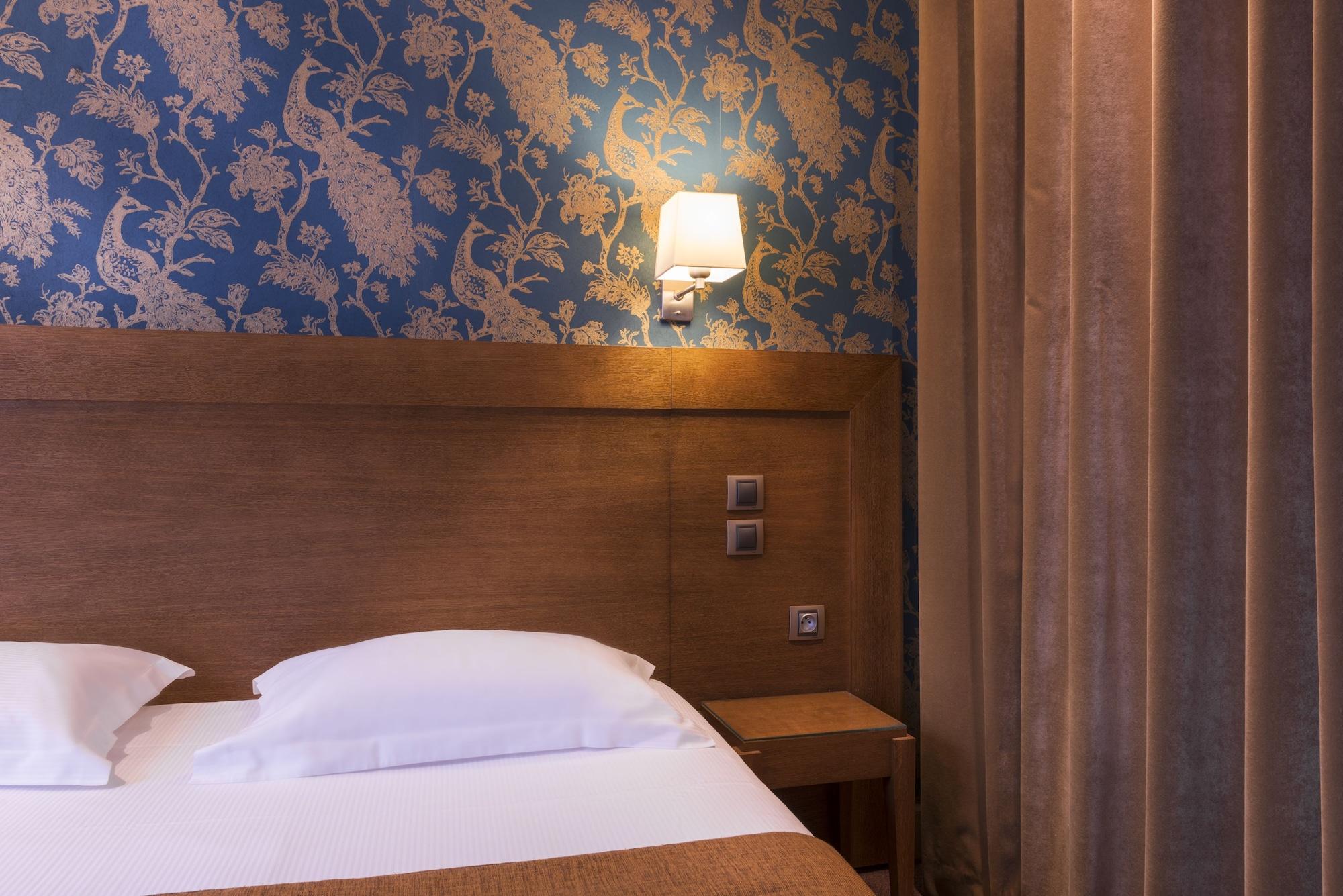 Volney Opera Hotel 3*