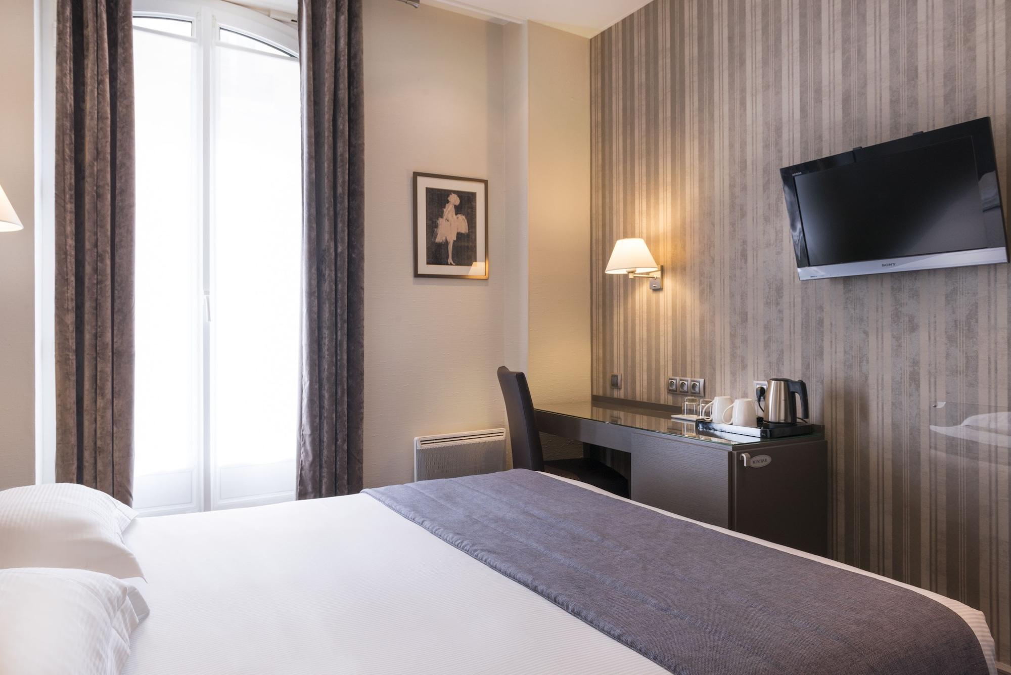 Volney Opera Hotel 3*