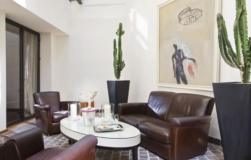 Hotel Le Colisée 3*