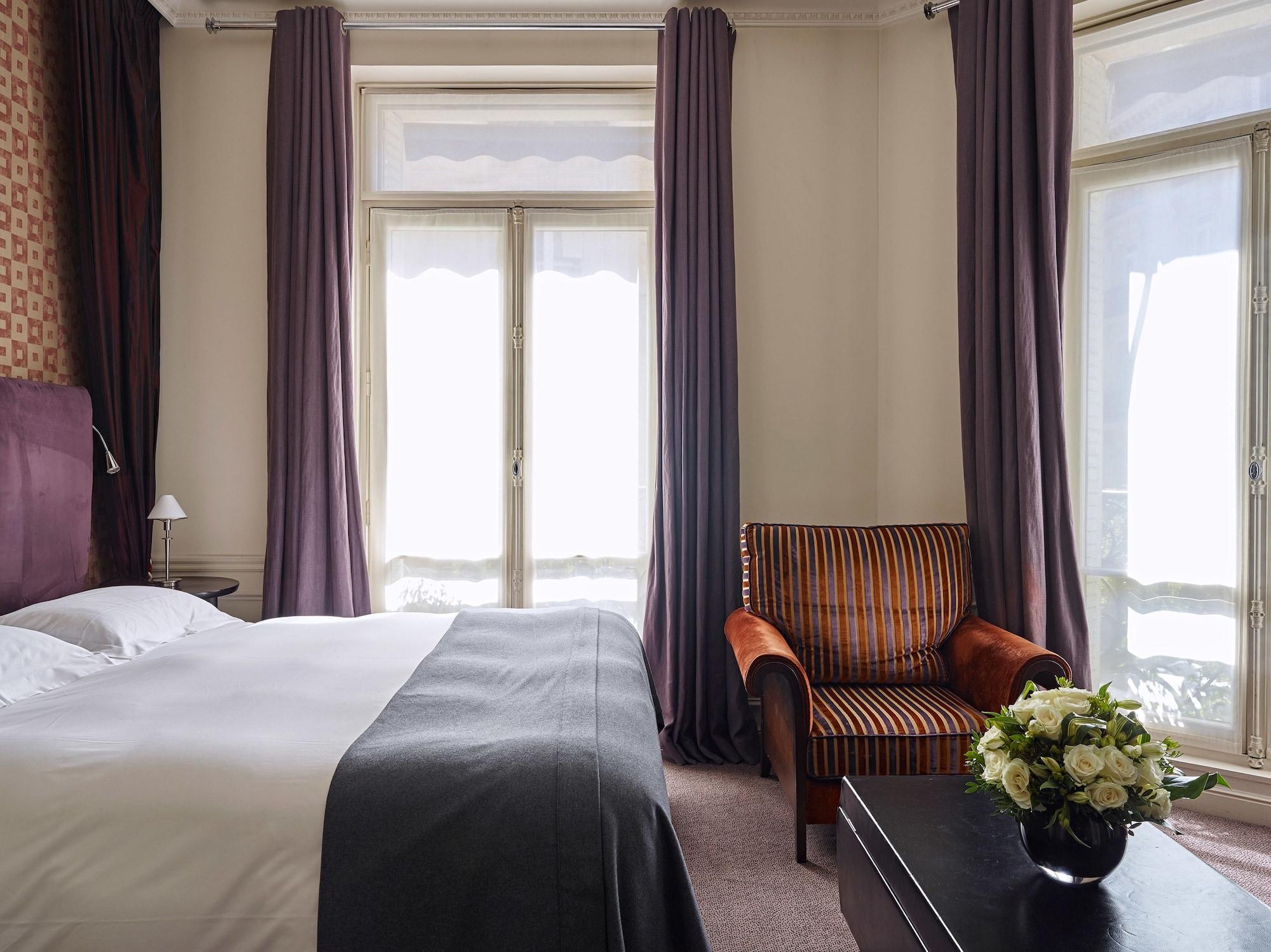 Hotel La Tremoille Paris