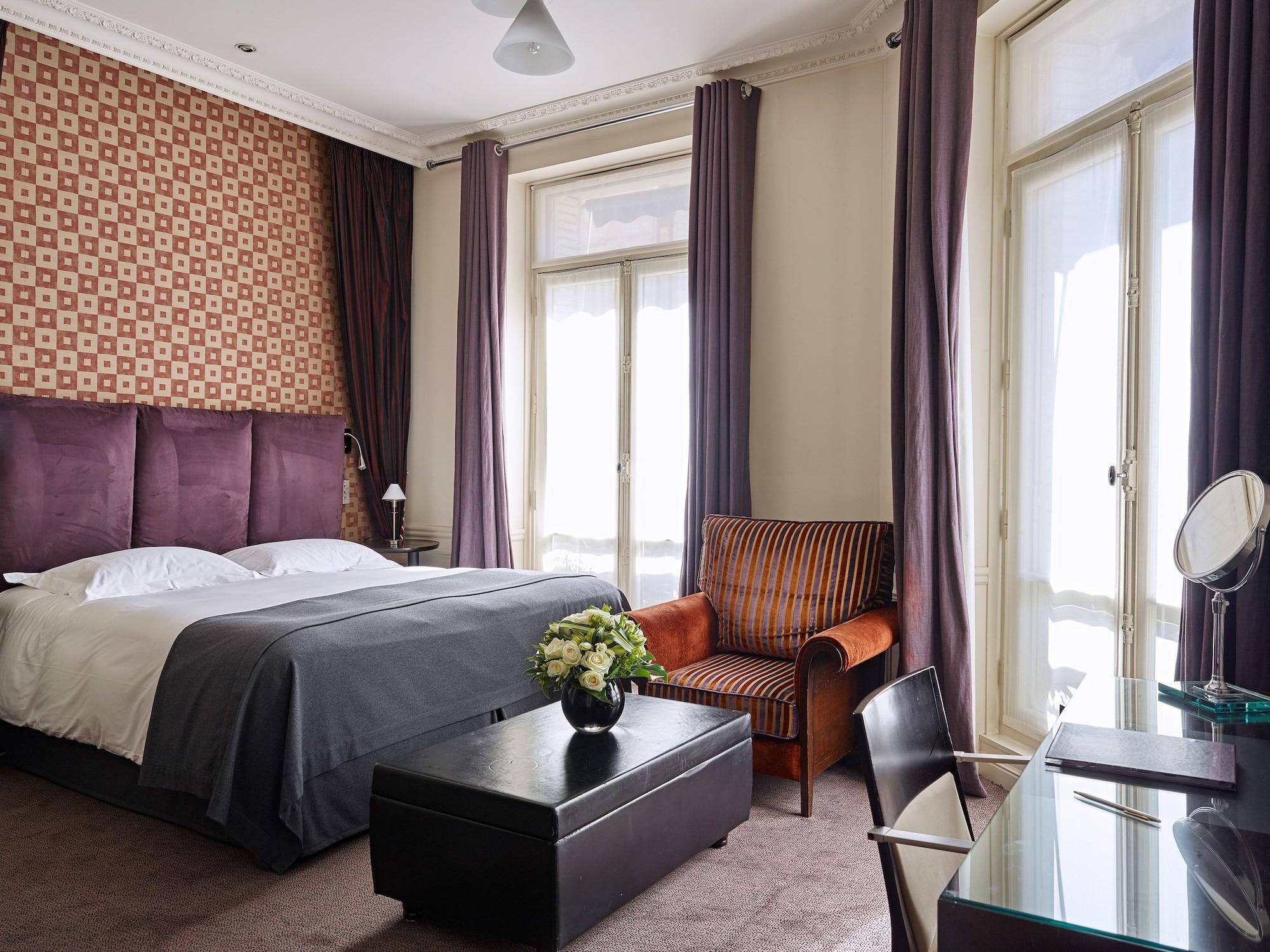 La Tremoille Hotel Paris