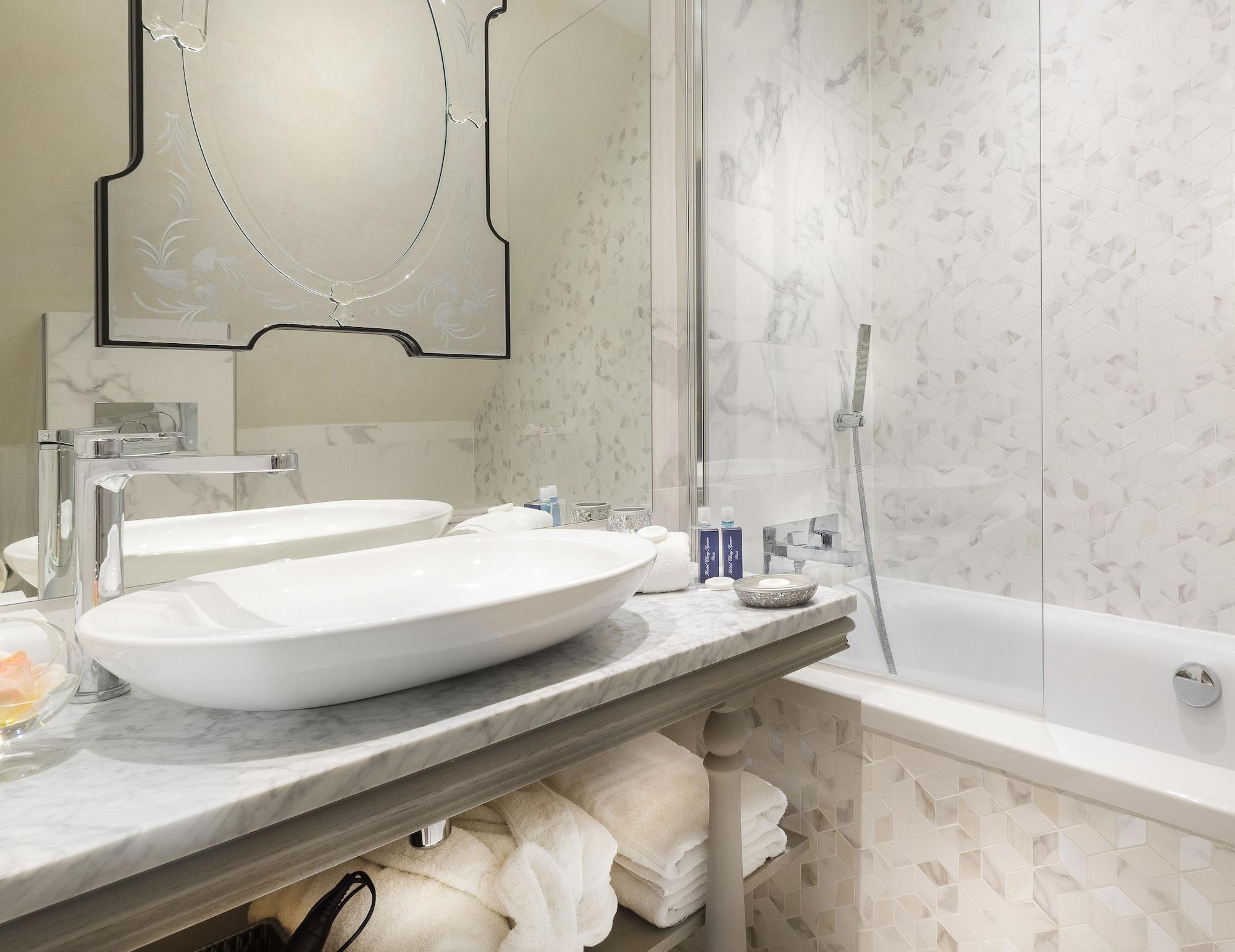 Cluny Square 3*